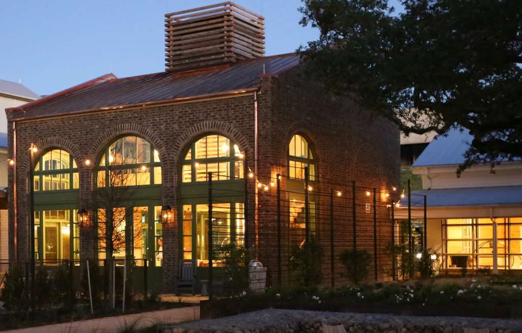 Cavalry Court, By Valencia Hotel Collection College Station Exterior photo